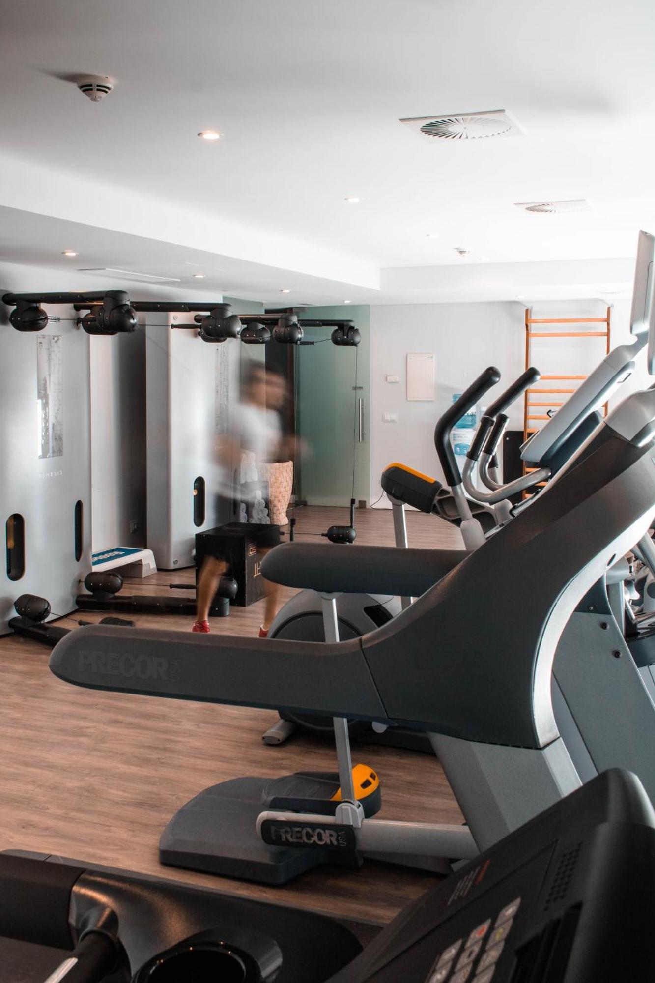Monchique Resort - Activities Included Extérieur photo A gym in a hotel