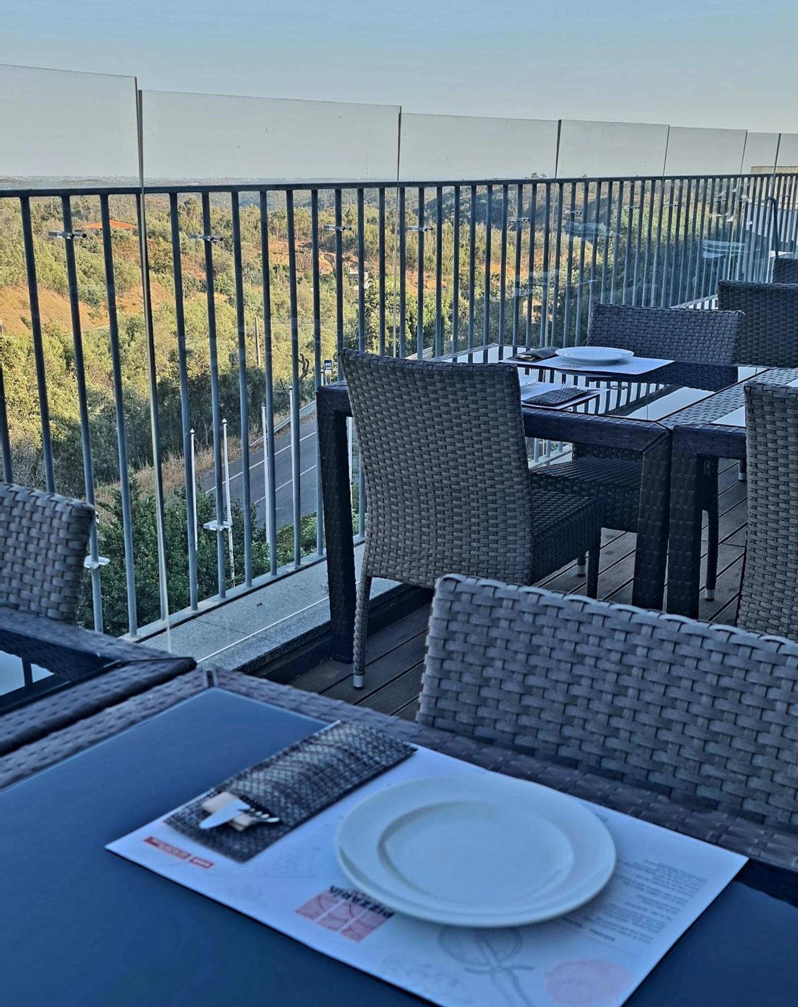 Monchique Resort - Activities Included Extérieur photo The restaurant at the top of the tower